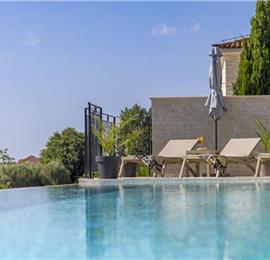 Luxury 4-Bedroom Villa with generous sized Infinity Pool near Buje, Istria. Sleeps 8